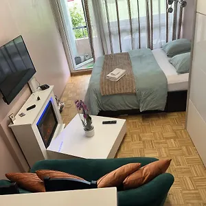 Chambre Confortable Disponible A , Genève Suisse